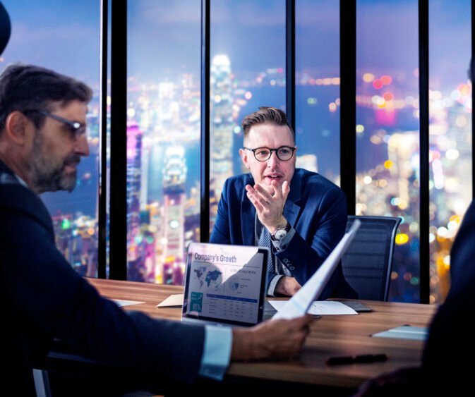 Aligning Sales and Marketing in B2B: How to Turn Anonymous Web Traffic into High-Value Contracts
